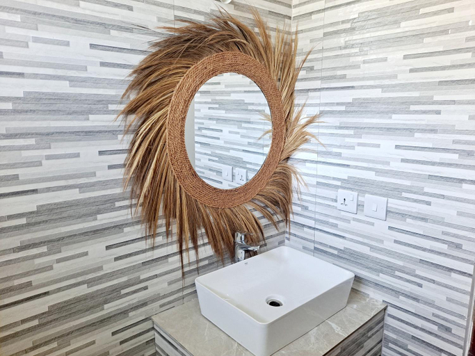 Bathroom 1, The New Blue Waves Hotel, Kusini