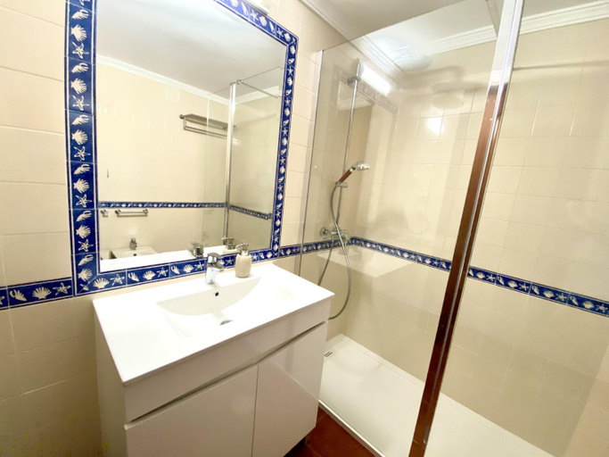 Bathroom 3, Alvor Seven, Portimão