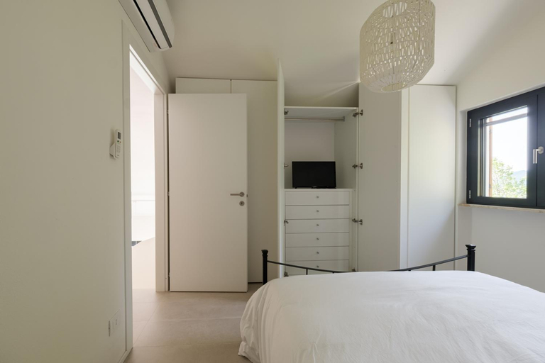 Bedroom 3, Villa Orizzonti in Predore, Bergamo