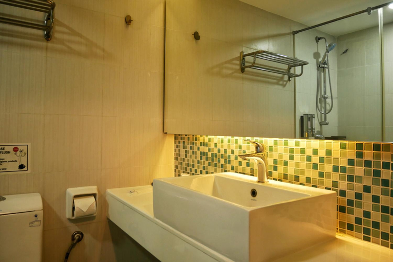 Bathroom 14