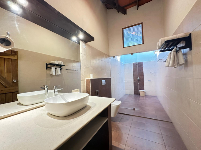 Bathroom 3, Kadkani River Resort Ammathi, Kodagu