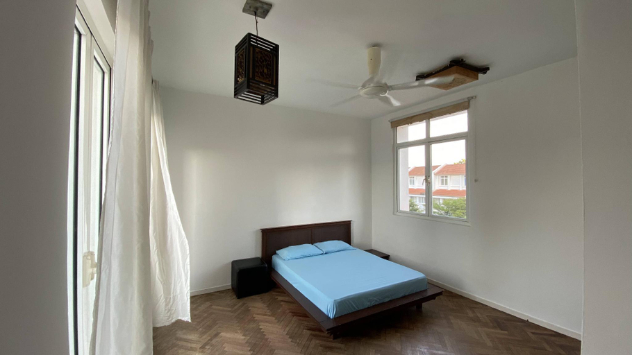 Bedroom 2, Spacious 5 bedroom terrace house near Straits Quay, Pulau Penang