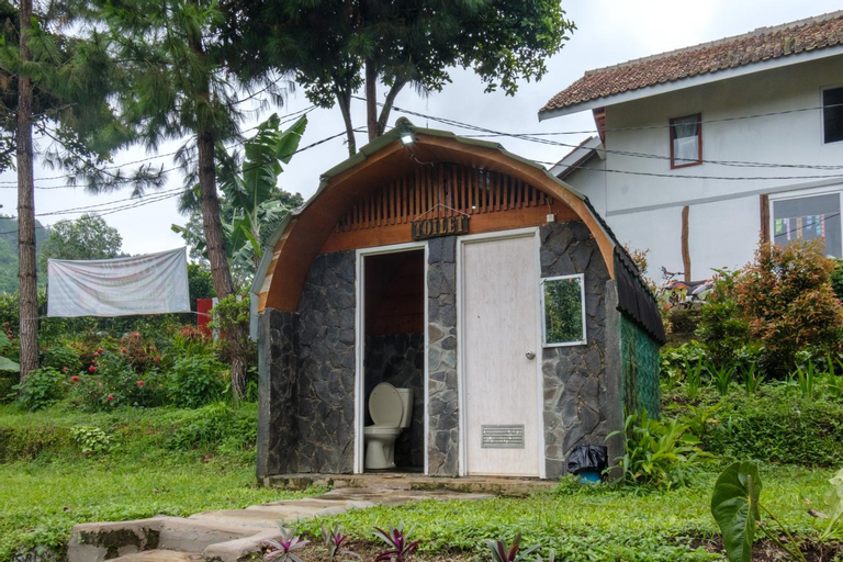 Exterior 6