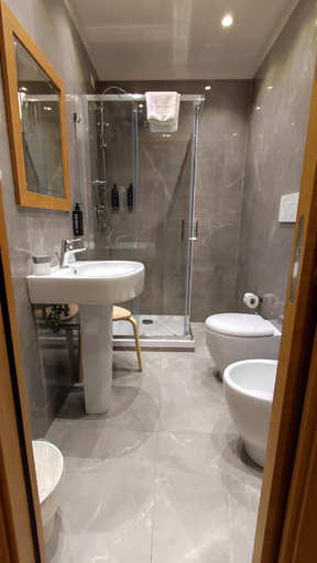 Bathroom 5, Catania Sea Palace Hotel, Catania