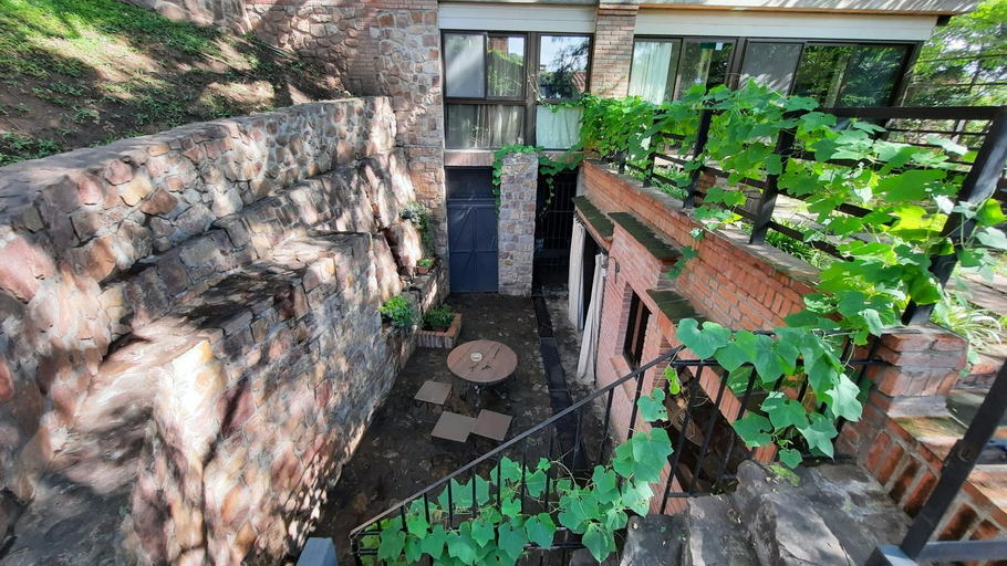 Others 3, Apartamentos del Cerro, Capital