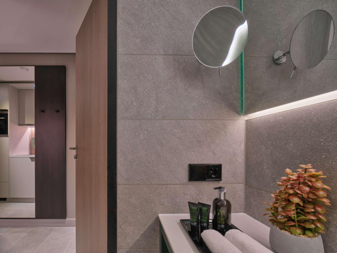 Bathroom 13