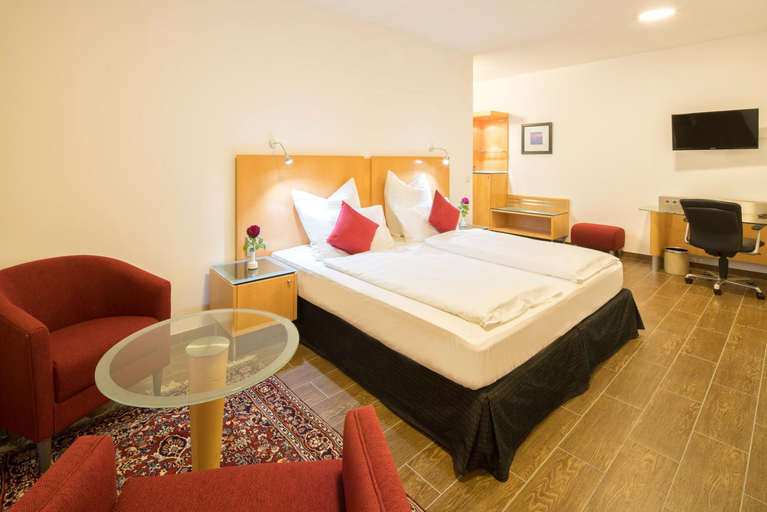 Bedroom 3, Taba Hotel, Steinburg