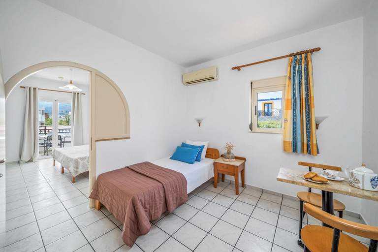 Bedroom 3, Maria Rousse, Crete
