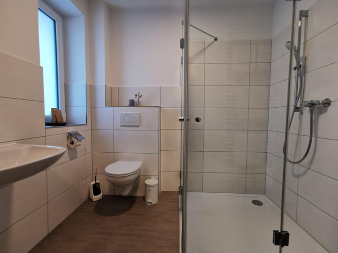 Bathroom 5, Hotel zur Erholung, Stade