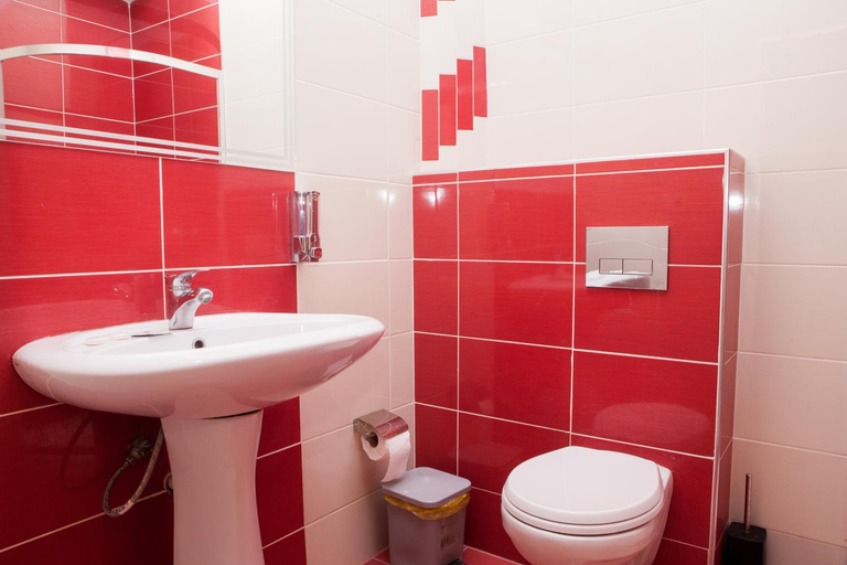 Bathroom 3, Hotel Pini, Sarandës