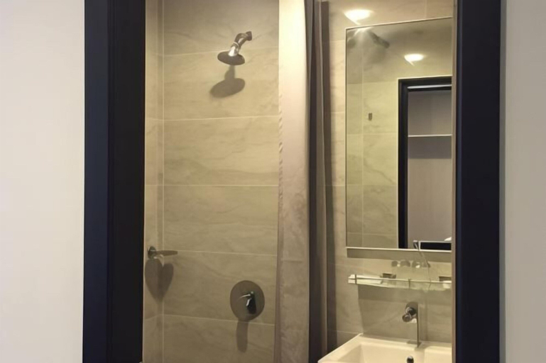 Bathroom 16