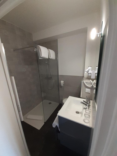 Bathroom, L'Auberge, Corrèze