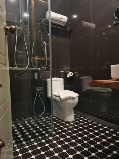 Bathroom 7