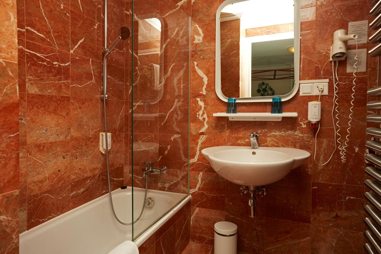 Bathroom 3, Hotel Central, Genève