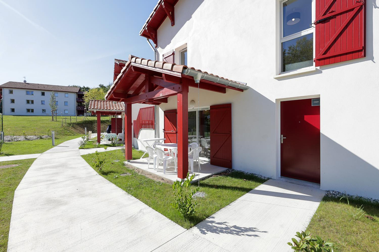 Exterior 6