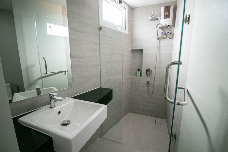 Bathroom 11