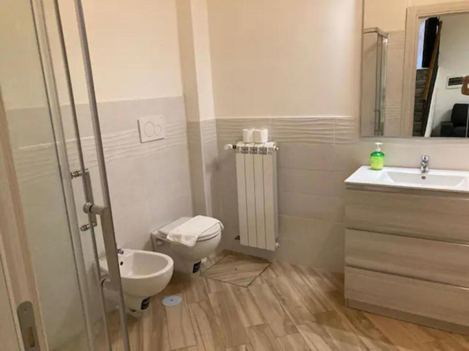 Bathroom 28