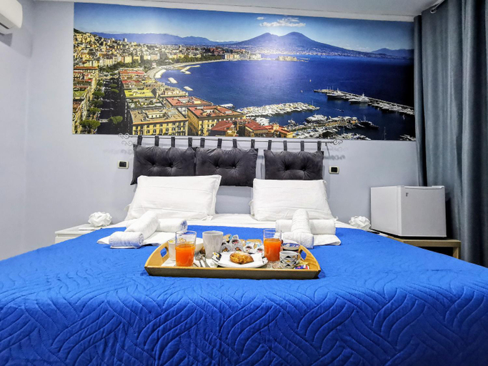 Others 2, Duomo Relais 152 Napoli, Napoli
