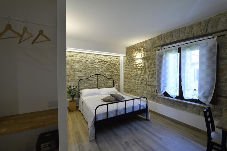 Others 5, Le Benedettine Affittacamere Relais, Latina