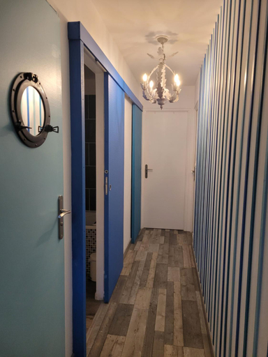 Others 2, chambres cote plage, apercu mer, proche aeroport, climatisees et parking gratuit, Var