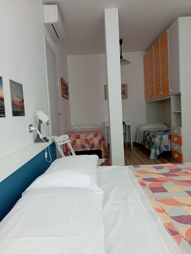 Others 4, B&B Salsedine e Girasoli, Macerata