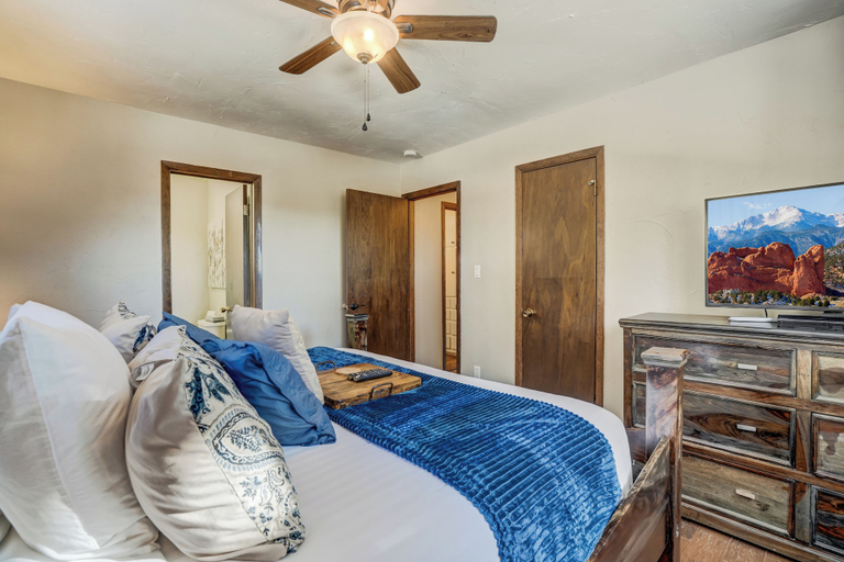 Bedroom 3, Altitude Oasis, Teller