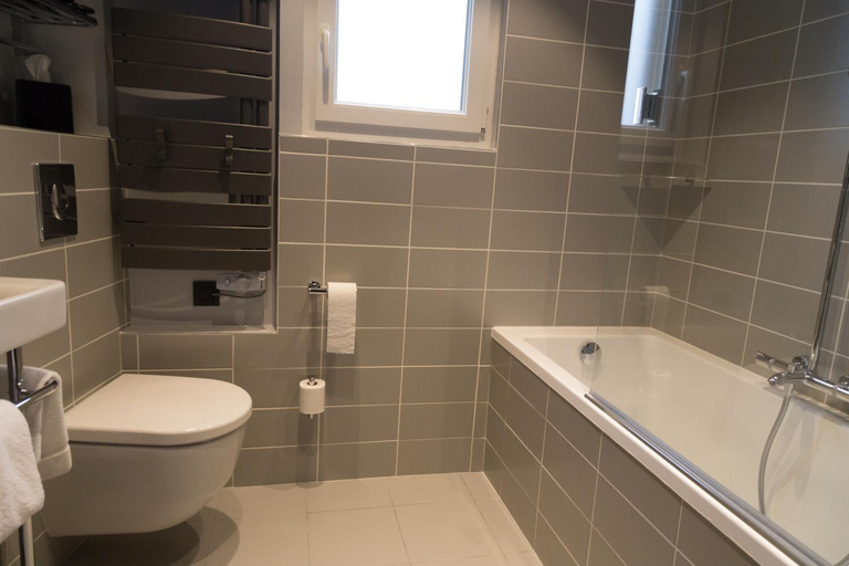 Bathroom 4, The Originals Boutique, Hôtel des Sources, Nevers Nord, Nièvre