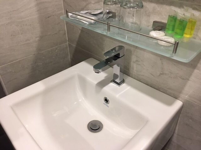 Bathroom 14