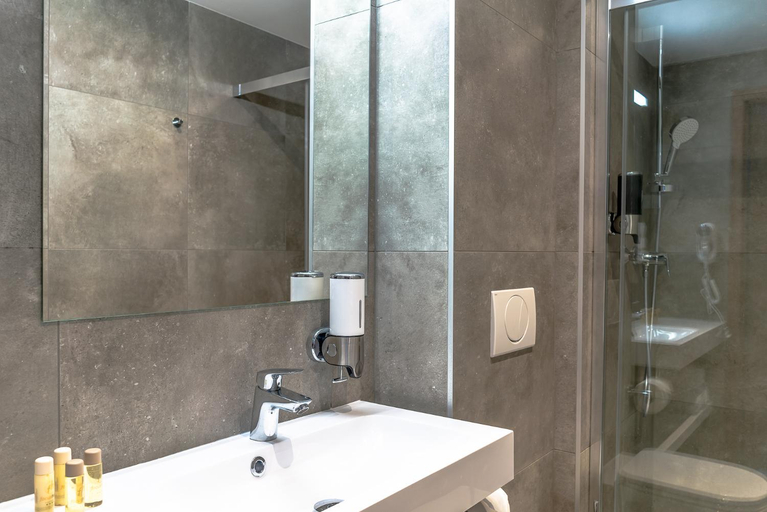 Bathroom 3, Focus Hotel Poznan, Poznań City