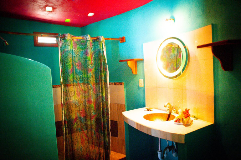 Bathroom 3, Nacional Beach Club & Bungalows, Othón P. Blanco
