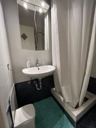 Bathroom 2, Hector Apartment Airport by Airstay, Attica