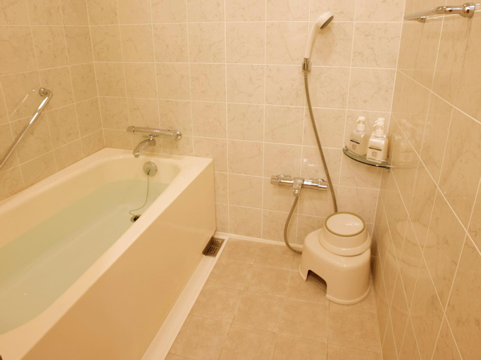 Bathroom 9