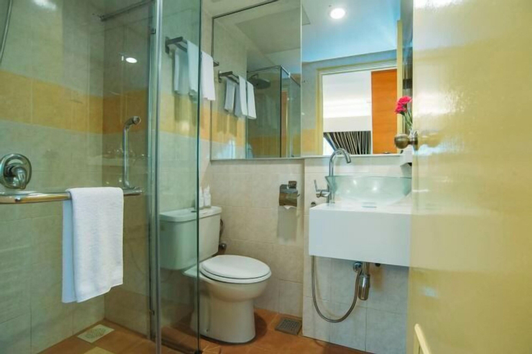 Bathroom 14