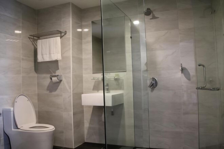 Bathroom 7