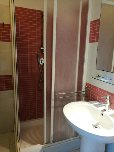 Bathroom 2, Alex Place, Rome