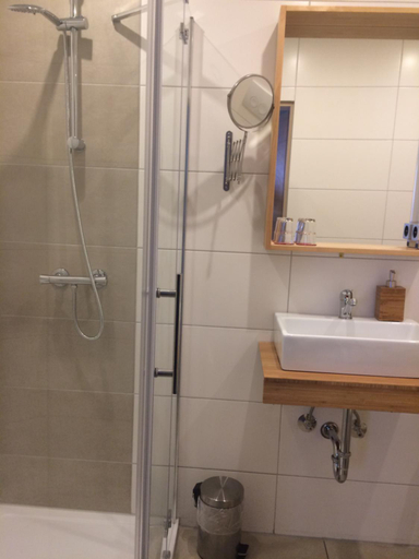 Bathroom, Landgasthof Zum goldenen Lowen, Neustadt an der Waldnaab