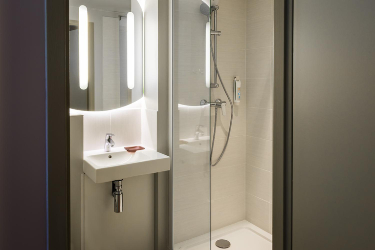 Bathroom 7