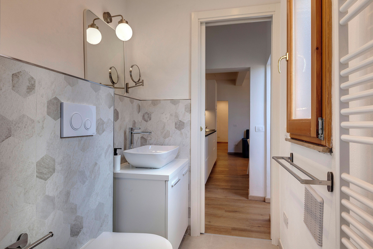 Bathroom 2, Mamo Florence - Sacha Apartment, Florence