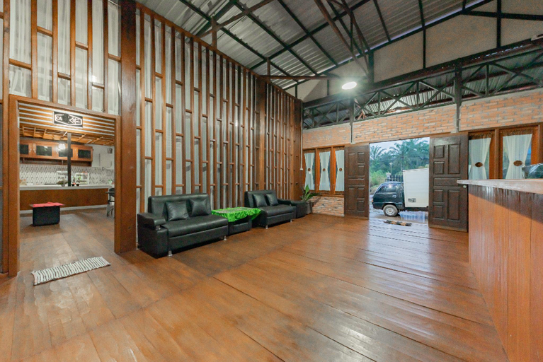 Public Area 1, RedDoorz near GOR Parenggean, East Kotawaringin