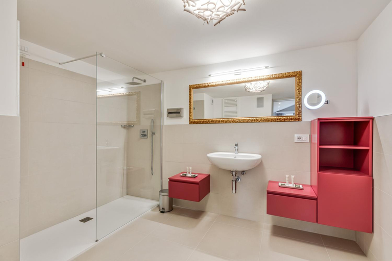 Bathroom 3, Oriana Homel Udine, Udine