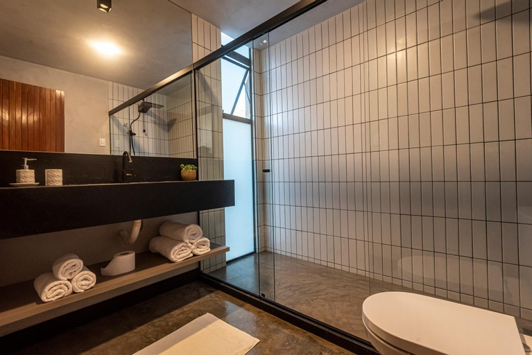 Bathroom 13