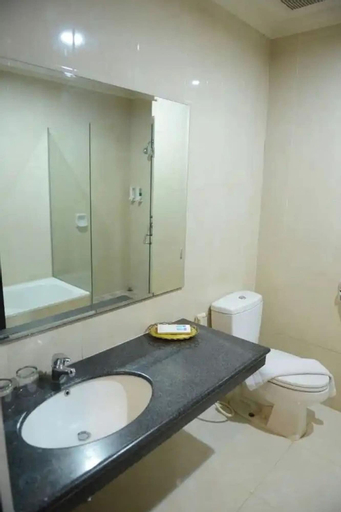 Bathroom 14