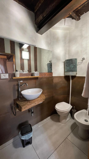Bathroom 3, Toscana Made in Love, Massa Carrara