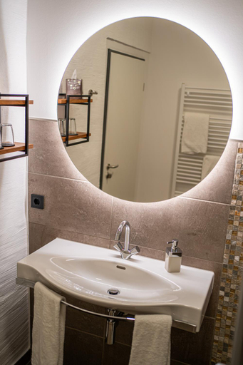 Bathroom, Landgasthof Lehmsiek, Rendsburg-Eckernförde