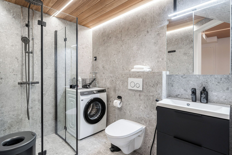 Bathroom, Stylish Loft next to City Center & Lake Pyhäjärvi, Pirkanmaa