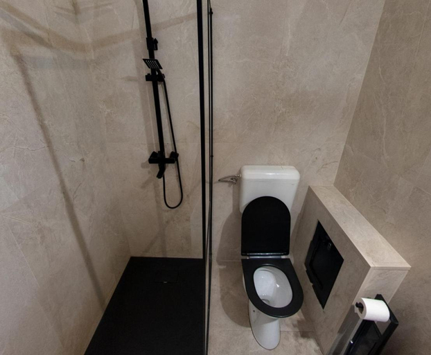 Bathroom 3, Hotel Duet, Pitesti