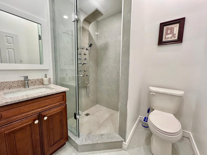Others 3, Newly Renovated Home in Central Aurora, York
