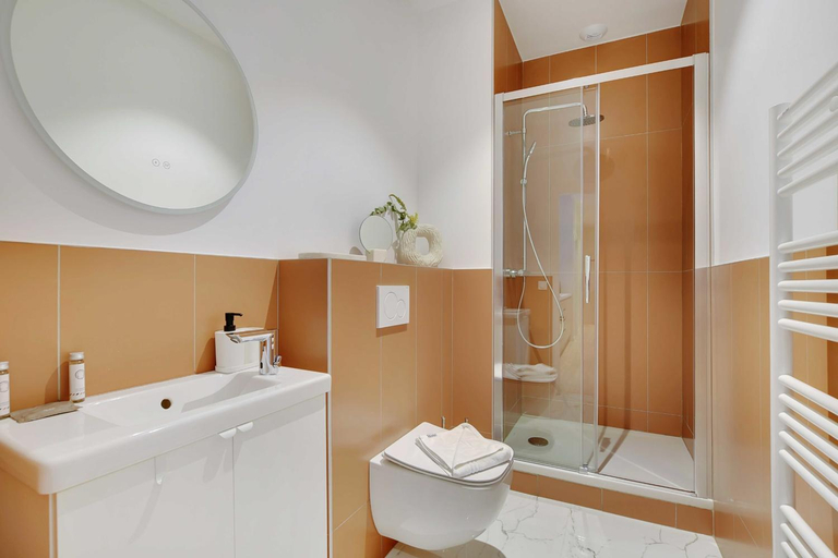 Bathroom, Modern Apartment - 2BR/6P - Eiffel Tower, Paris
