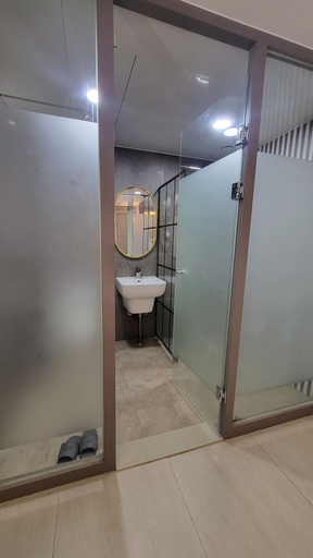 Others 5, Elysee Hotel, Buk