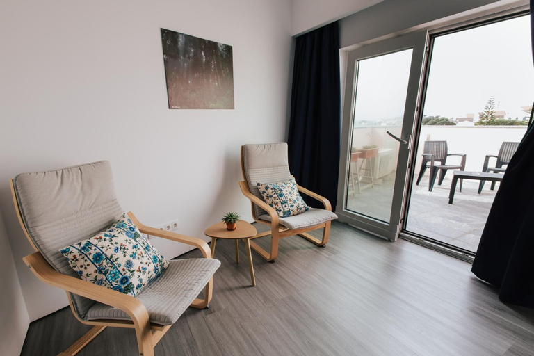 Others 4, Penthouse Seaside Apartment B - Faraway, Lagoa
